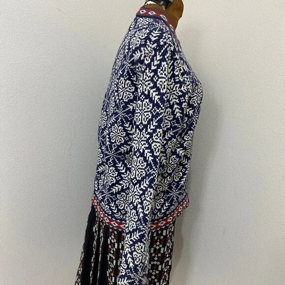 LL BEAN BEAUTIFUL HOLIDAY Nordic Blue White Snowflake Cardigan Sweater Size S